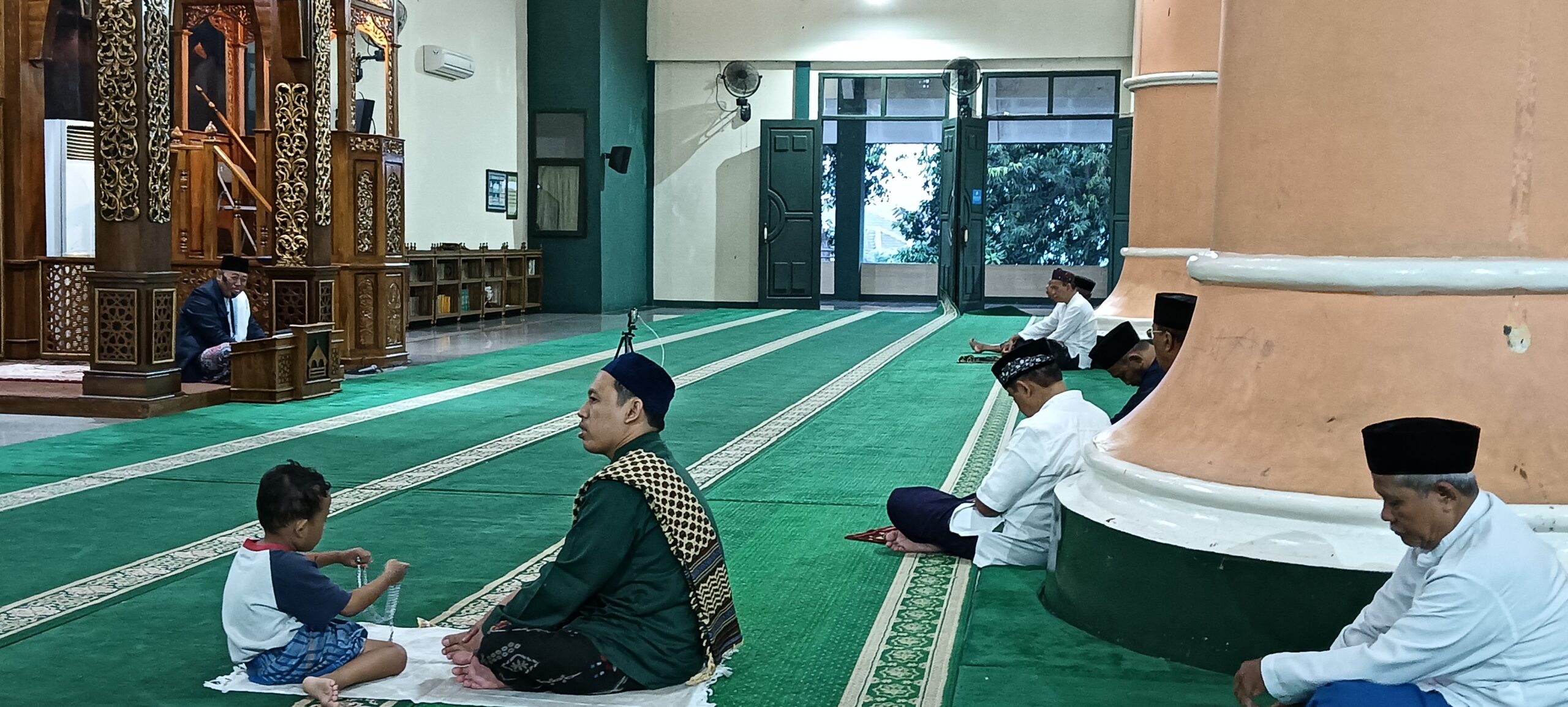 Kajian Pagi di Masjid Islamic Centre Jateng: “Menolak Bencana dengan Doa dan Upaya”