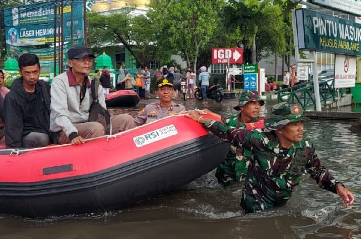 Analisis Konsep Ekowisata Genangan Abadi di Pantura Semarang: Kanalisasi, Wisata, dan Relokasi Tronton  Goes Oedji, pemerhati dan survivor rob