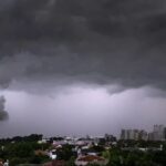 Cuaca Tak Menentu, Hidup Penuh Tekanan? Begini Cara Menguatkan Iman Agar Hati Tetap Teguh!