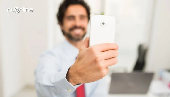 Fenomena Ujub di Media Sosial: Ketika Pamer Kebaikan Jadi Racun Spiritual yang Tak Disadari