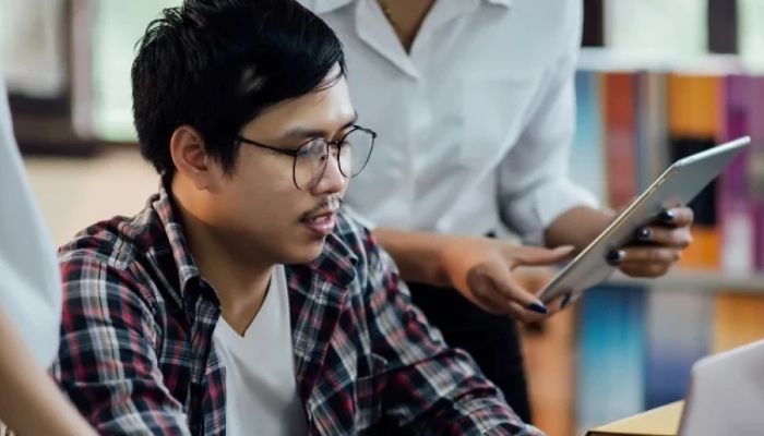 Benarkah Zuhud Bikin Pemuda Muslim Tertinggal? Rekonstruksi Makna Zuhud untuk Mentalitas Generasi Z