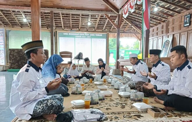Tumpengan dan Doa Bersama, Wartawan, Pimred dan Penasihat nujateng.com di Nyatnyono Ungaran