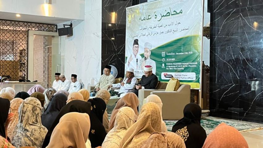 Ini Alasan Mengapa Baiat Thareqoh dan Bertasawuf Syarat Mutlak Asatidz-Asatidzah dan Pengurus PPFF Semarang